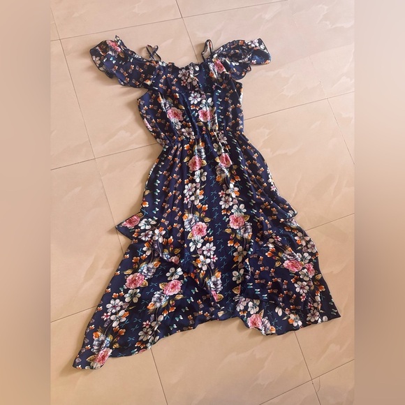 Parker dark blue background with floral print cold-shoulder ruffled sleeves  M - Picture 10 of 16